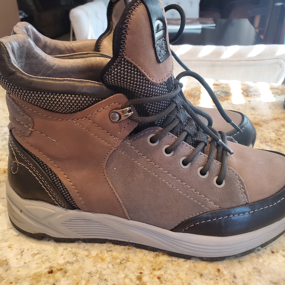 Earth Hiking Boots